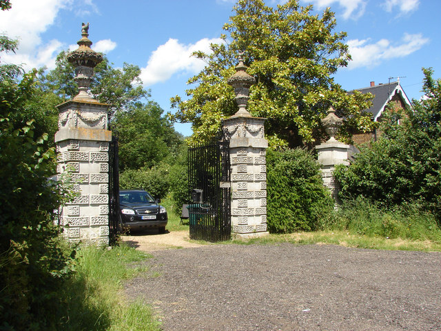 Stanwell Place: The Abandoned Royal Mansion Near Heathrow image 47034749 f04c 4b87 b186 58914d364e11.png
