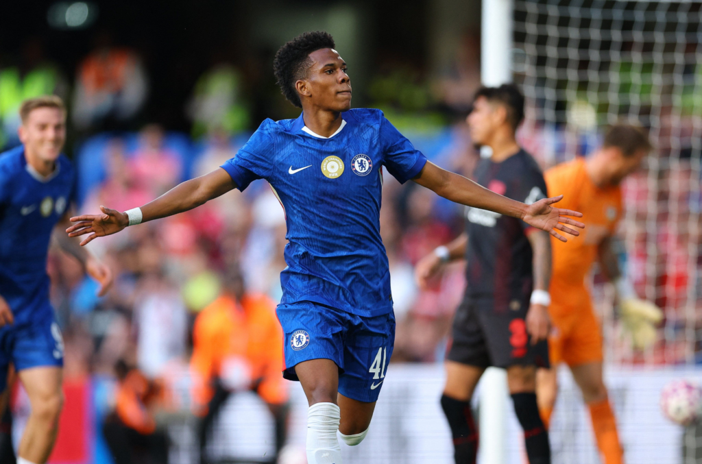 Estevao Chelsea: Star of the Thrashing Against Barcelona image 8a9060db 53b7 47f9 8e9a c700cac43eb6.png