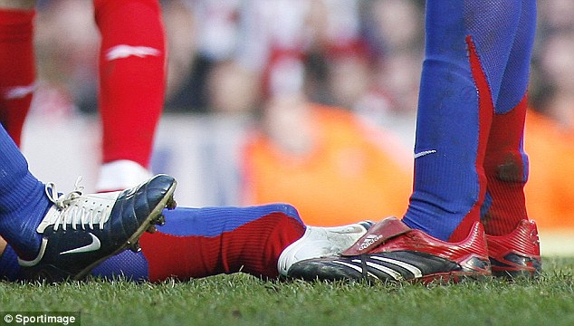 Alan Smith Injury: A Former Premier League Striker's Struggles image 9e8c192f 6089 46d1 a0ad a71c80112832.png