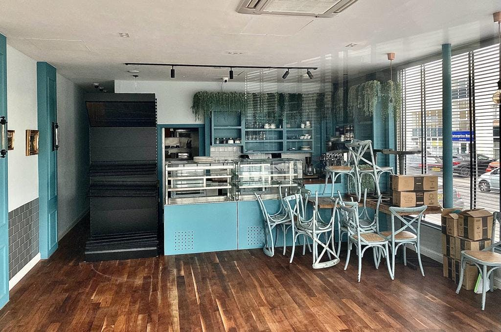 London Café Leases: Future of Iconic Locations at Stake image pxz5362xkr.png