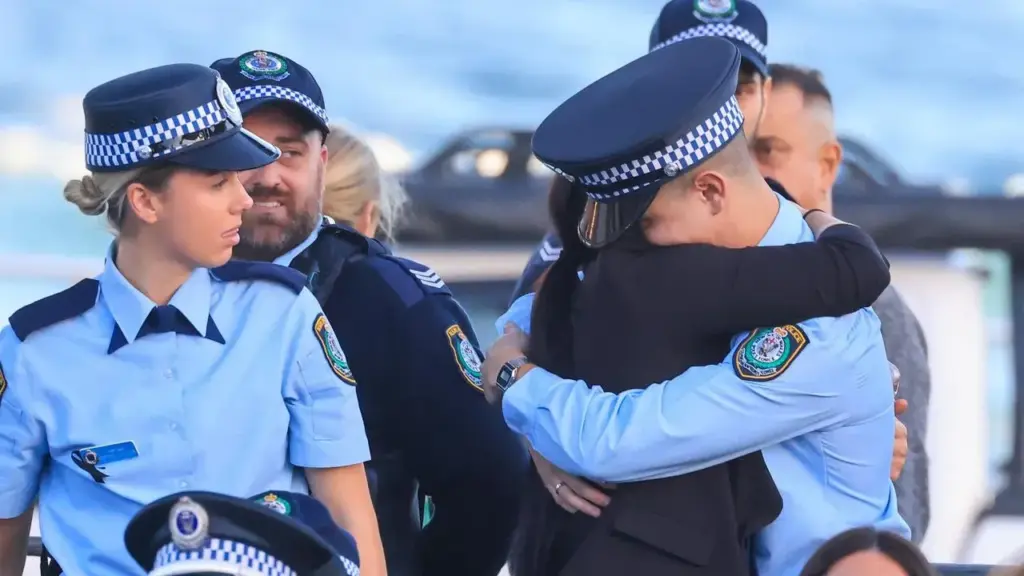 NSW Police Response to Bondi Beach Shooting Under Scrutiny image 536958b5 dc92 40e7 b9bb ea59c1f1f8ba.webp