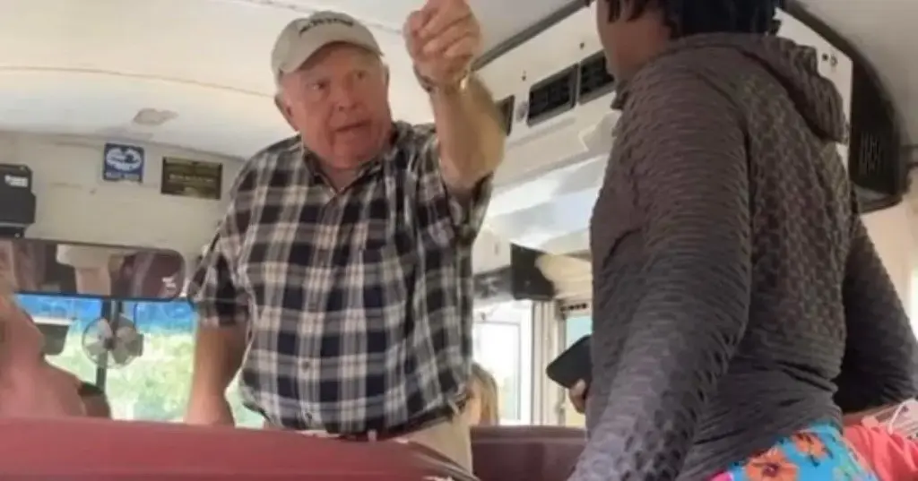 Bus Driver Fired: Shocking Incident Unfolds After Chasing Thief image 93e77481 e11f 47e9 bd16 b89144e476ce.webp