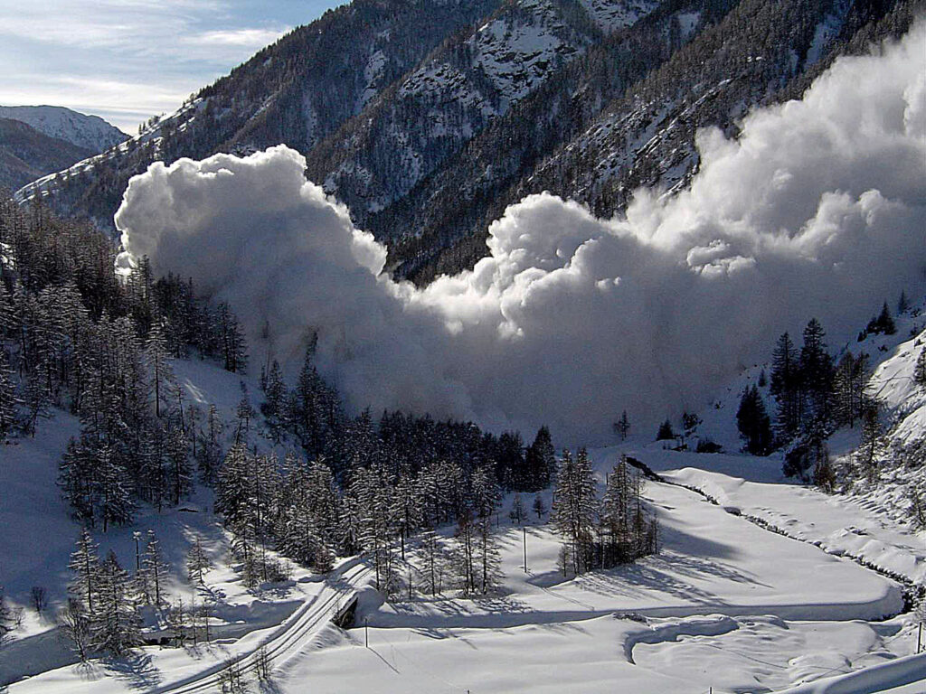 avalanches figure2 avalanche aerosol.jpg