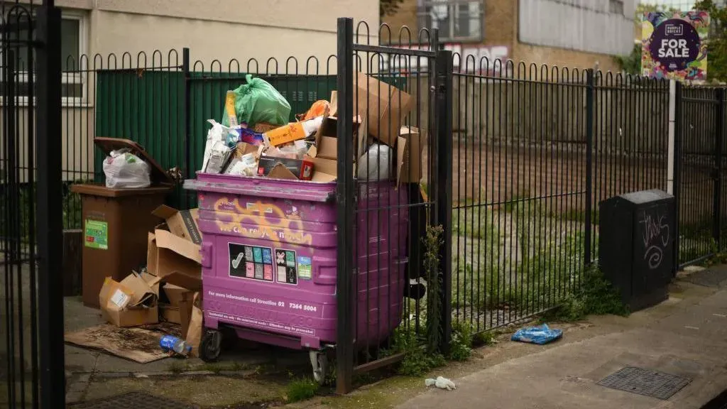Tower Hamlets Recycling Rate: A Community's Struggle for Change image 502165a3 590d 411b bb32 7b7a3ecc6643.webp