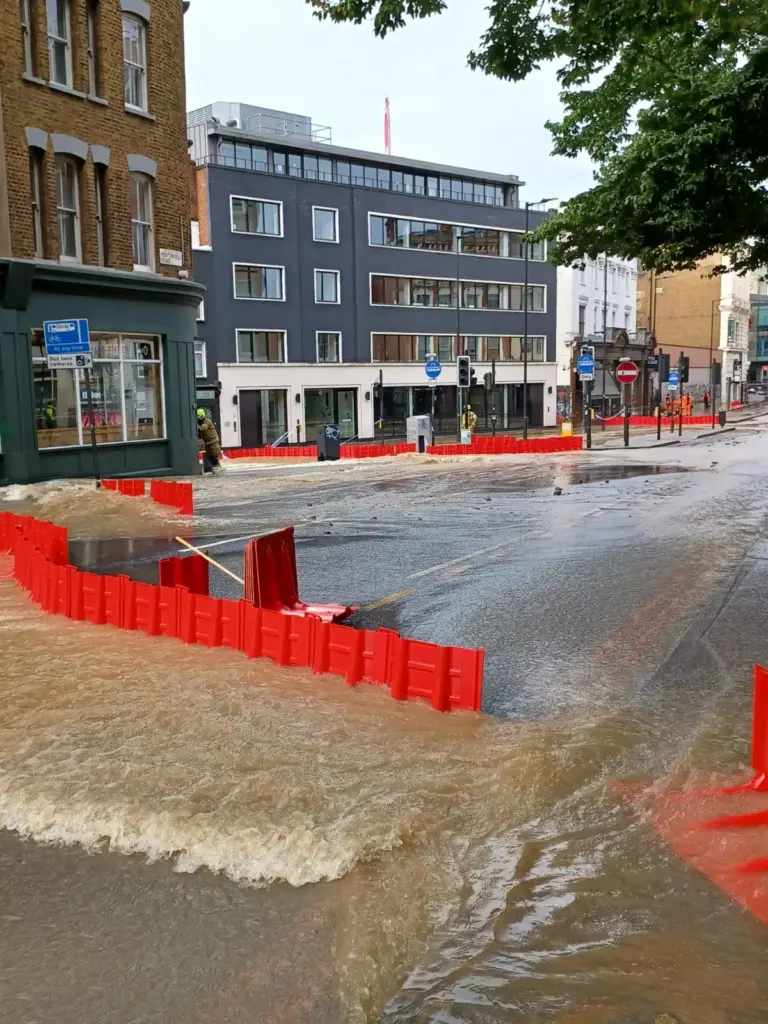 Burst Water Main Islington: Shocking Impact on Local Residents image 6b4701de 0a87 45bc adee 71affbf6d708.webp