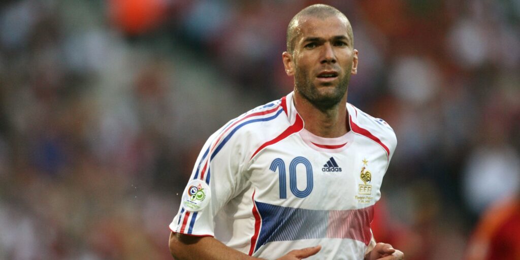 Zinedine Zidane's Future: A Shift from Manchester United to France mixcollage 17 dec 2024 08 54 pm 8857.jpg